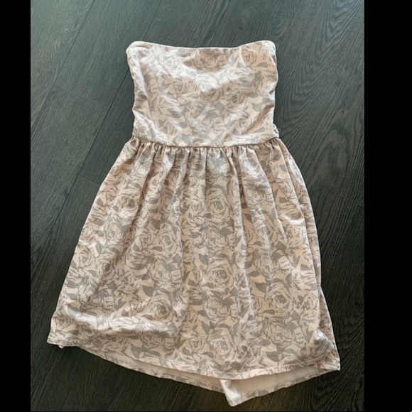 Aritzia strapless dress with cute back M - Picture 2 of 6